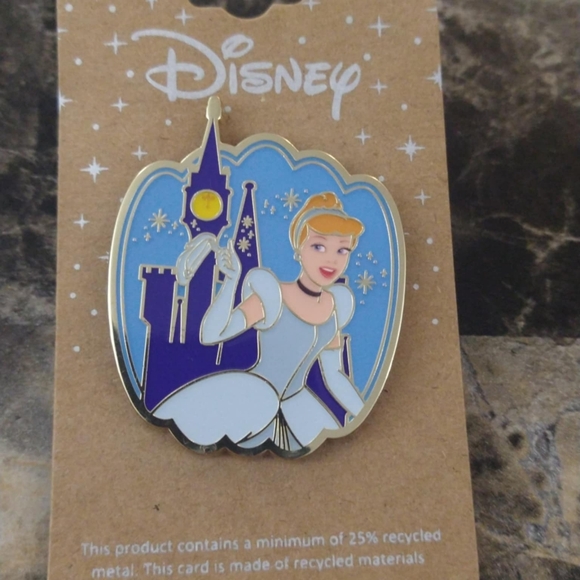 New Disney Pumpkin Shaped Cinderella Lapel Pin Castle Glass Slipper - Picture 1 of 1